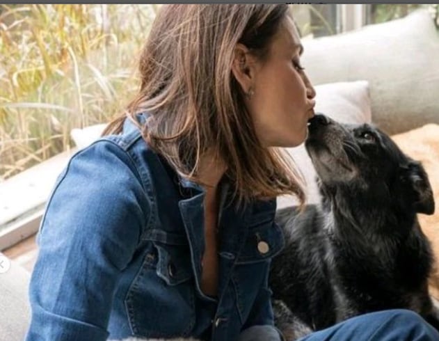 Eleonora Wexler junto a una de sus mascotas