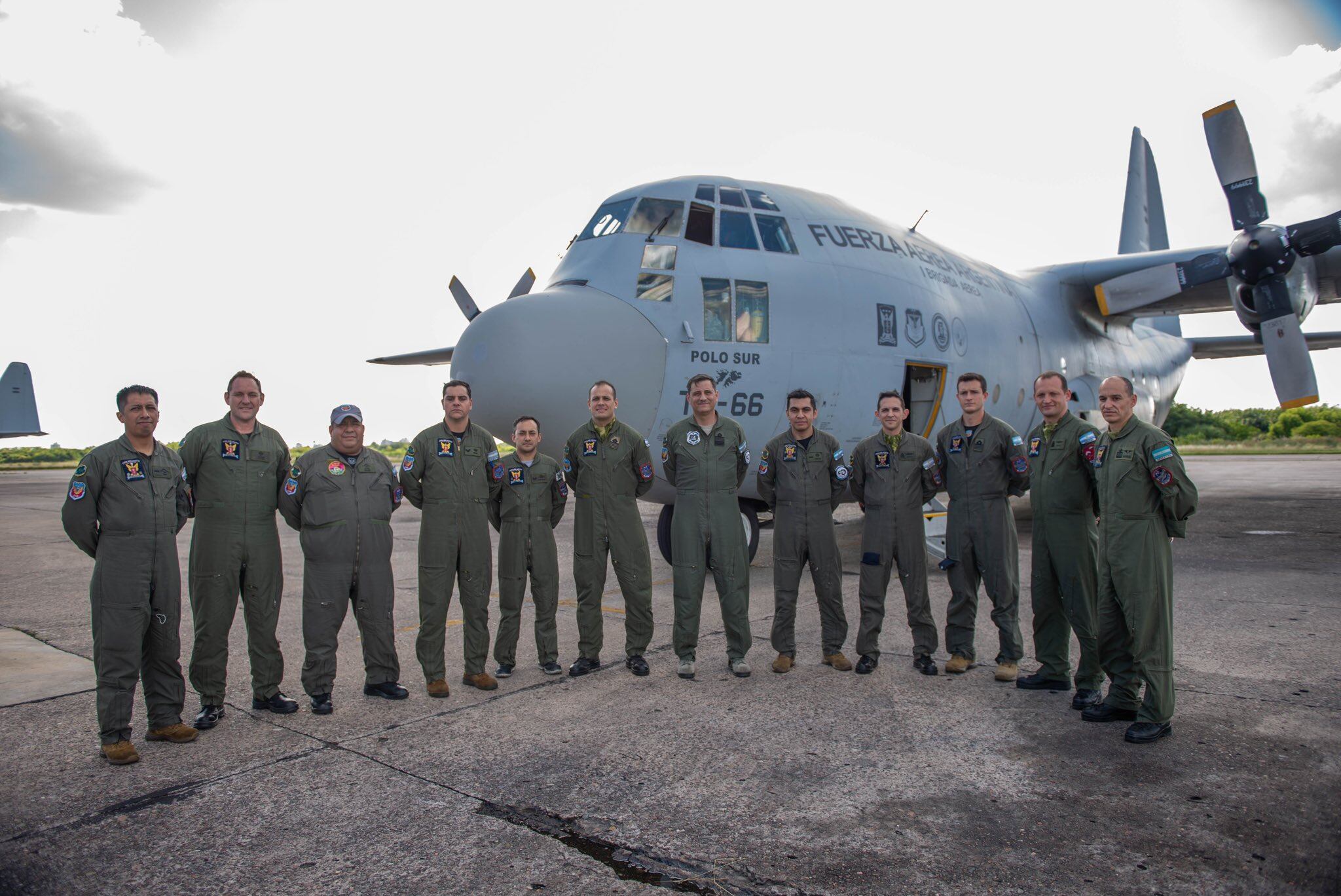 Llegó en partes el primer caza F-16 adquirido por Argentina: lo usarán como “modelo” de entrenamiento. Foto: Ministerio de Defensa.