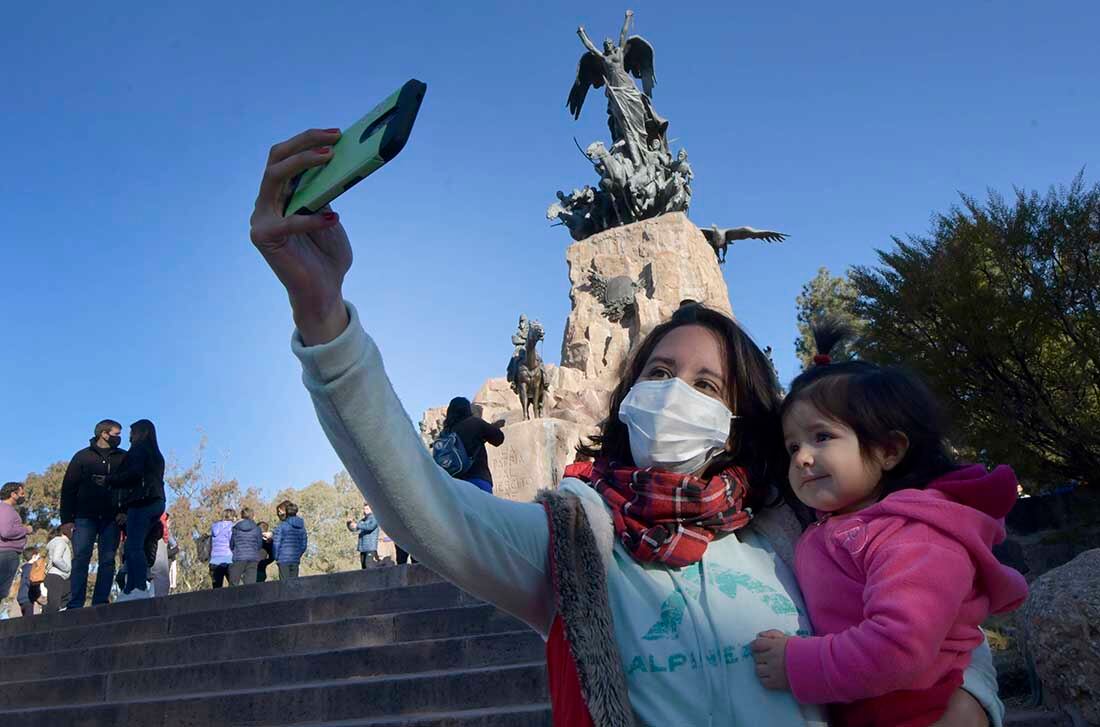 El decreto estableció 3 feriados con fines turísticos: el 7 de octubre, 21 de noviembre y 9 de diciembre.