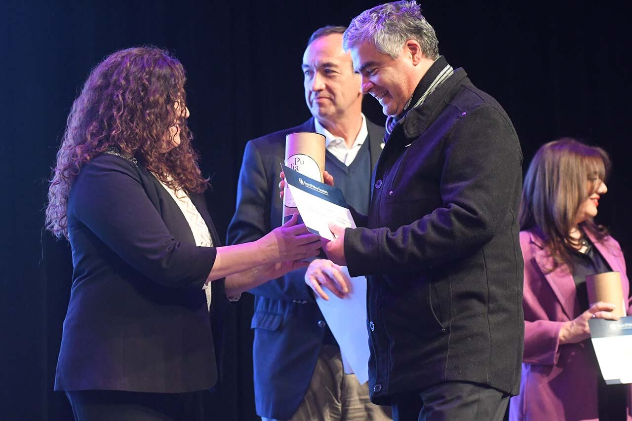 En el Auditorio Angel Bustelo de Ciudad, se realizó la entrega de premios BEST OF MENDOZA´S WINE TOURISM 2024.
Raúl Pedone recibe una distinción
Foto: José Gutierrez / Los Andes
