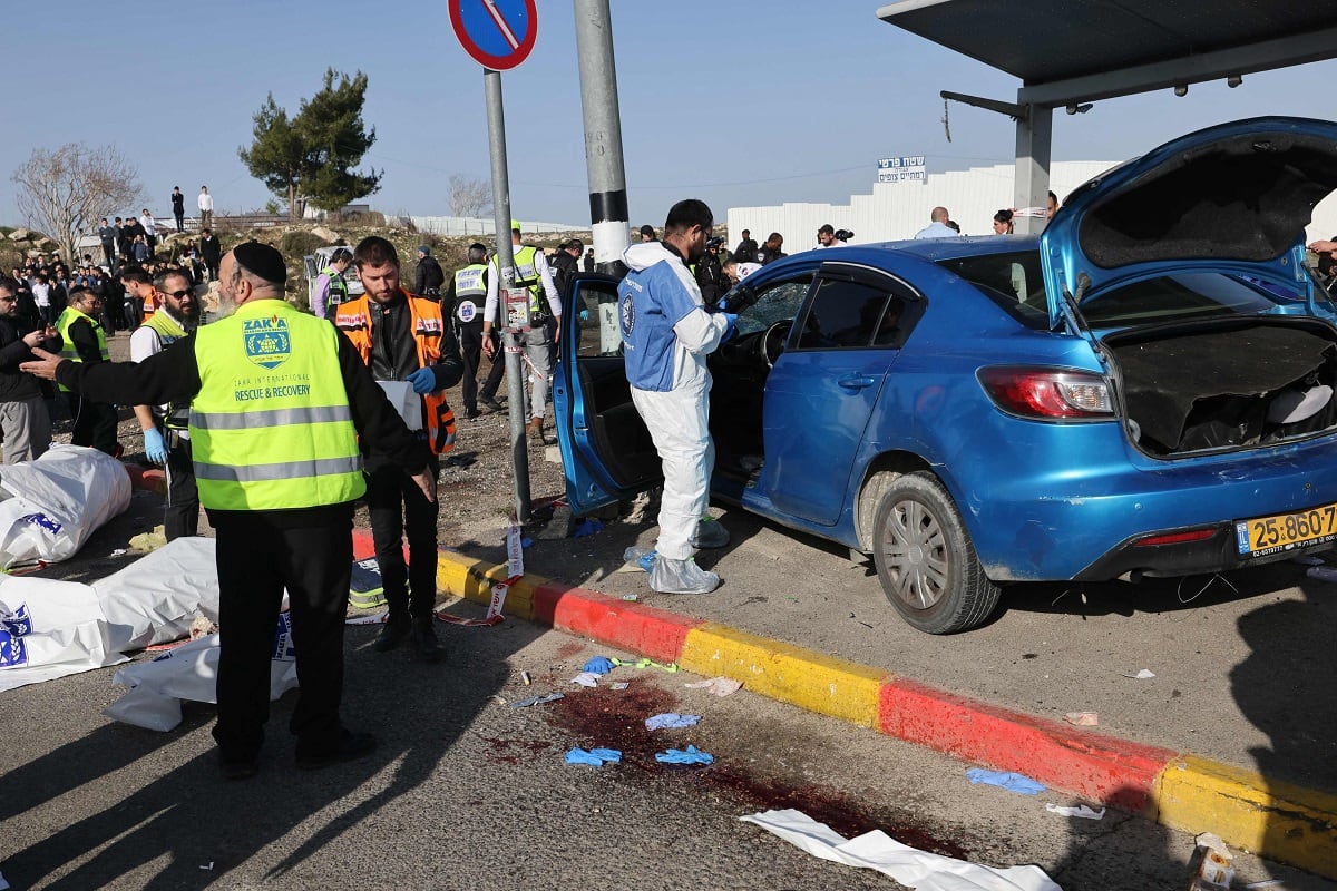 Así quedó la parada de colectivo tras el ataque de palestinos a israelíes en Jerusalén (Gentileza)