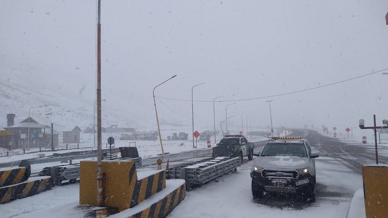 Cerraron el paso Cristo Redentor por las intensas nevadas