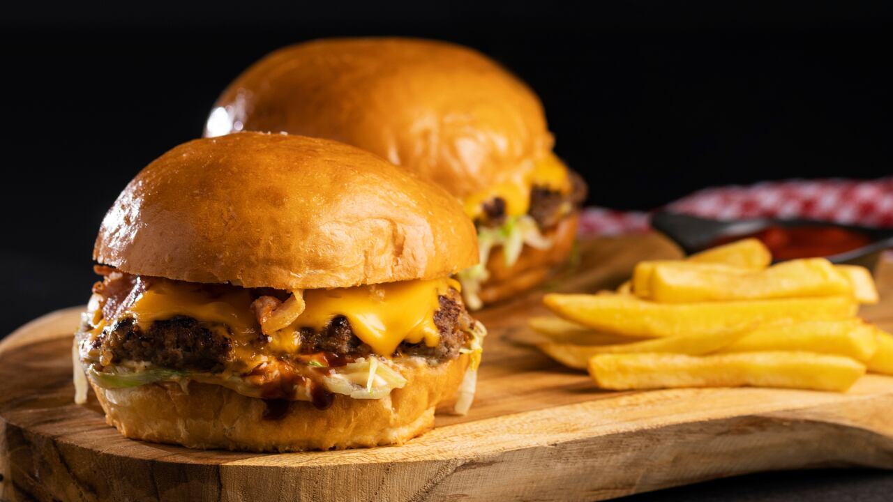 Día de la hamburguesa: la exquisita receta para que te salga mejor que la de los bares.