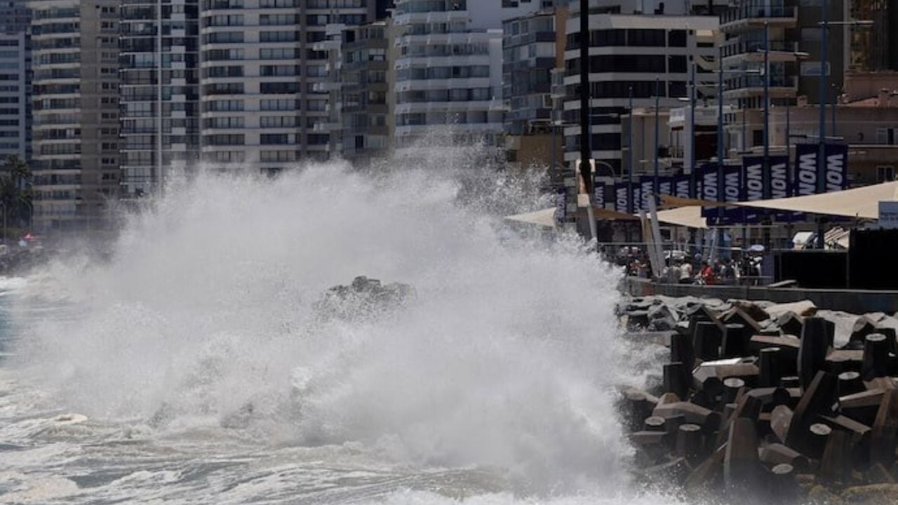 Marejadas en Chile: qué pasará con los shows de fuegos artificiales en Viña del Mar y Valparaíso. Foto: Gentileza La Tercera.