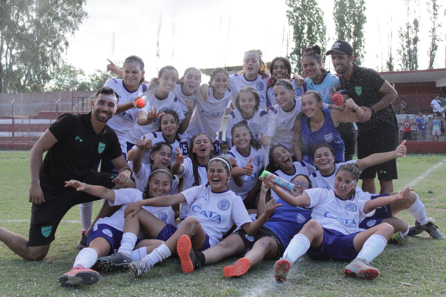 Las Tombinas sub 15, campeonas de la LMF. /Gentileza