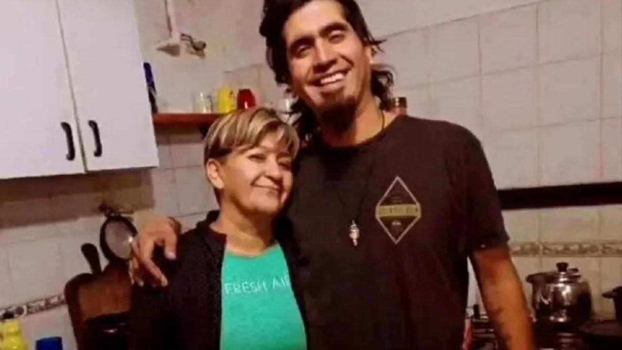 El neuquino junto a su madre.