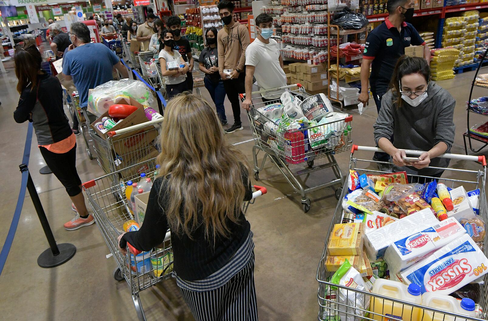 Cobro unificado de Tarjeta Alimentar y AUH: calendario de enero de 2022 - Foto: Orlando Pelichotti / Los Andes