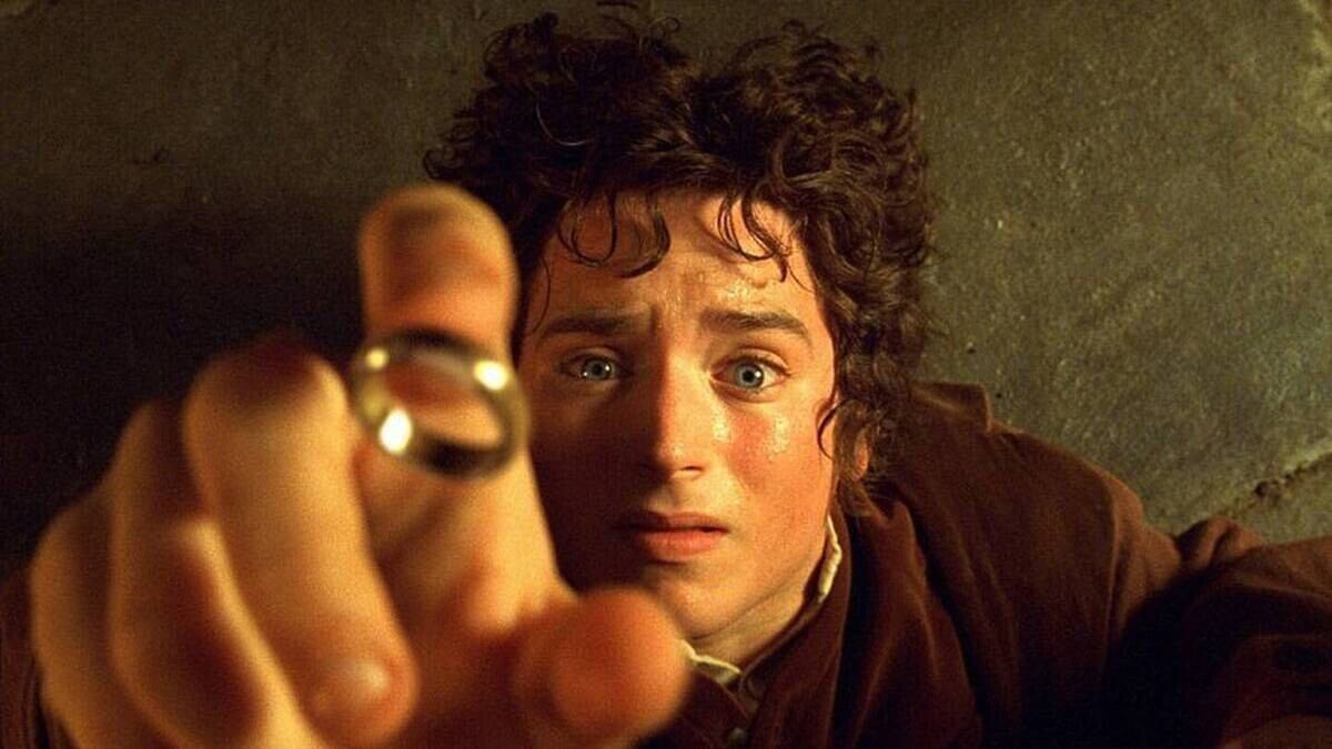 Elijah Wood dio vida a Frodo Bolsón, acompañado por un elenco increíble que suman a Ian McKellen, Viggo Mortensen, Orlando Bloom y Sean Astin.