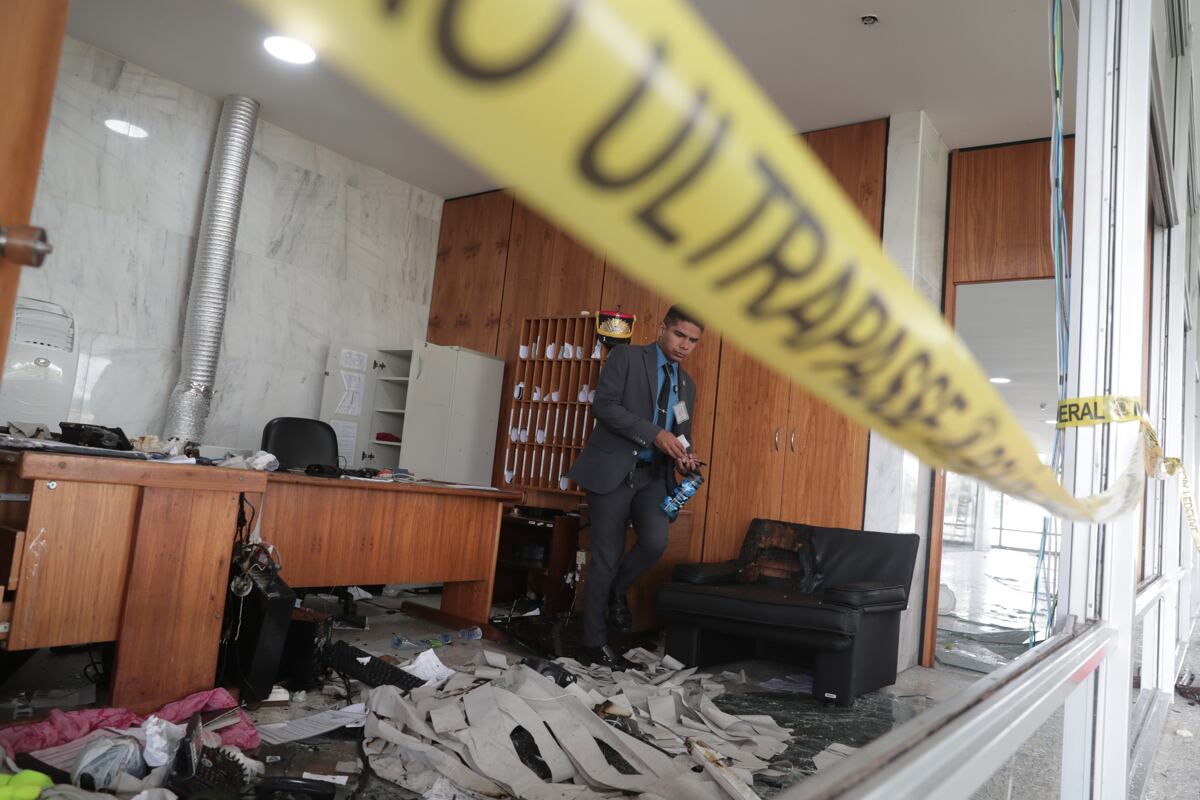 destrozos en el Palacio de Planalto luego de que manifestantes bolsonaristas se tomaran en la víspera la Plaza de los Tres Poderes para invadir los edificios gubernamentales, en Brasilia (Brasil). EFE