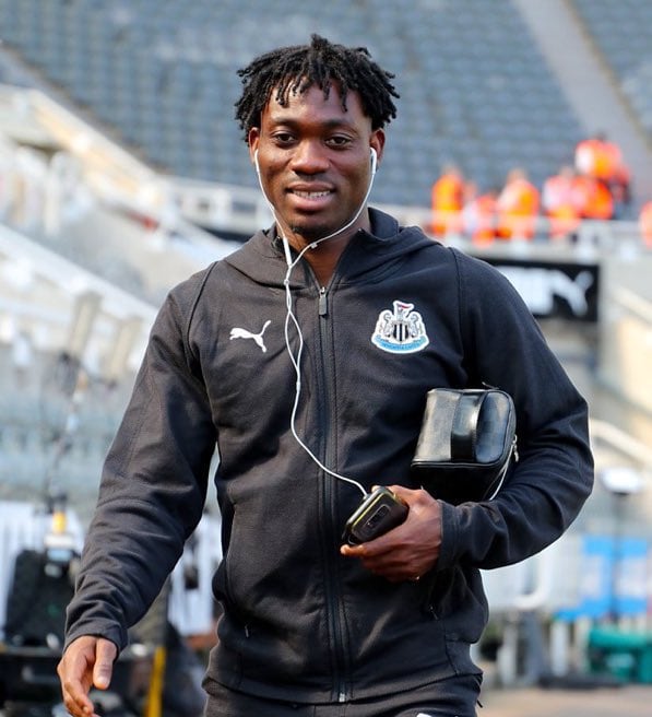 Christian Atsu mientras jugaba para el Newcastle