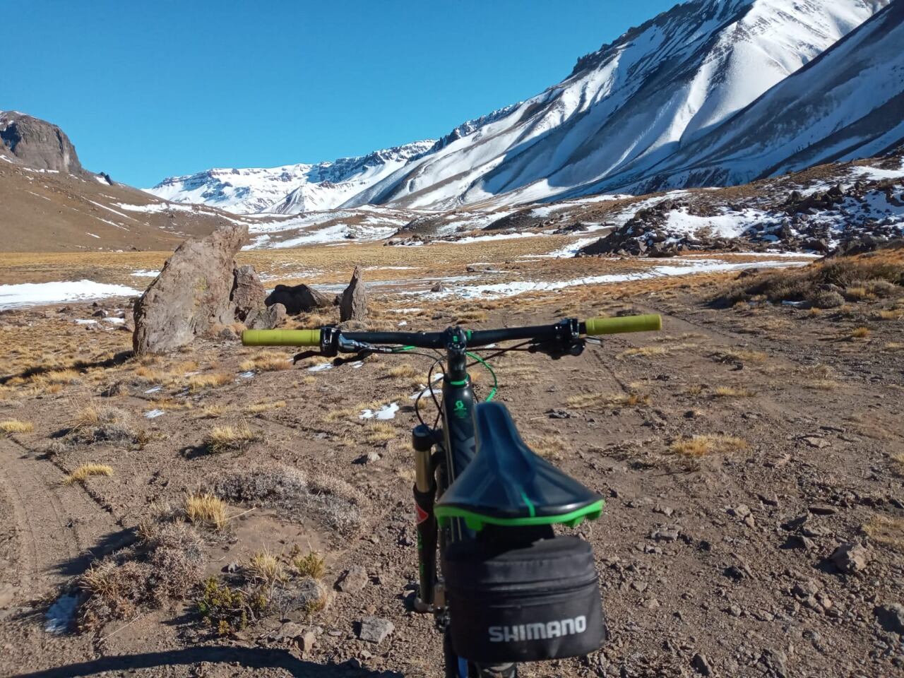 Mountain bike en el Cajón Grande, la alternativa para quienes quieran visitar este punto de Malargüe y coronar la salida con un baño termal.