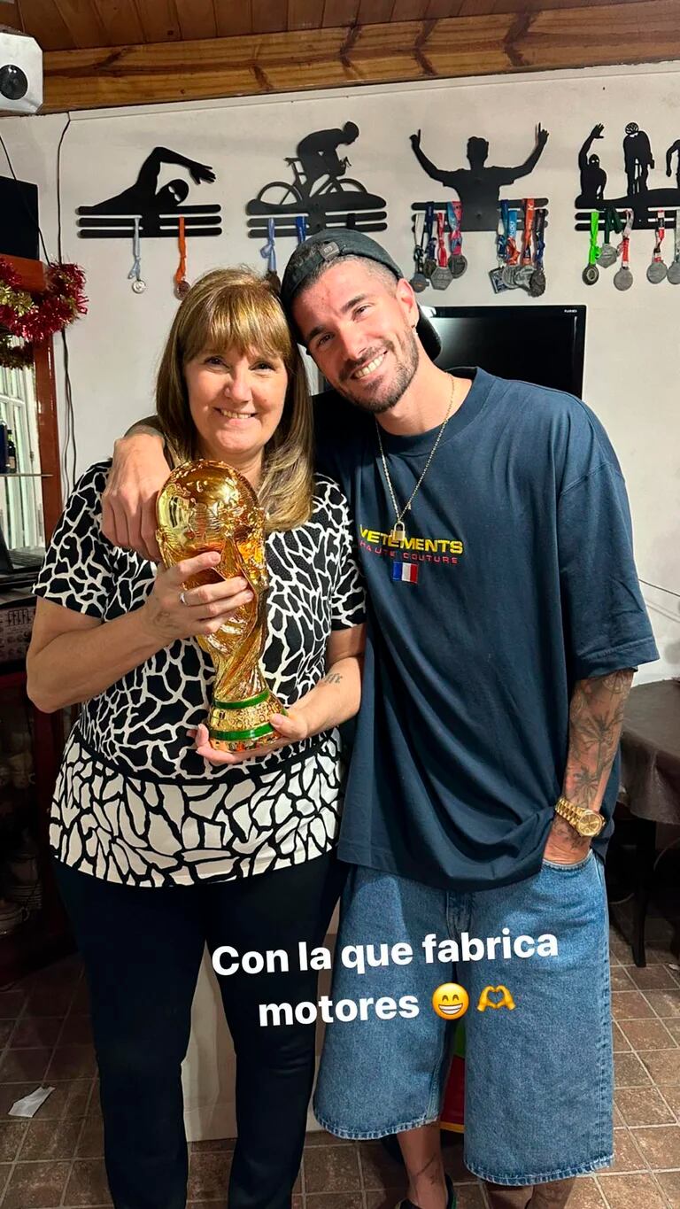 La Selección Argentina festejó la Navidad rodeada de los afectos y con la copa en casa. Instagram