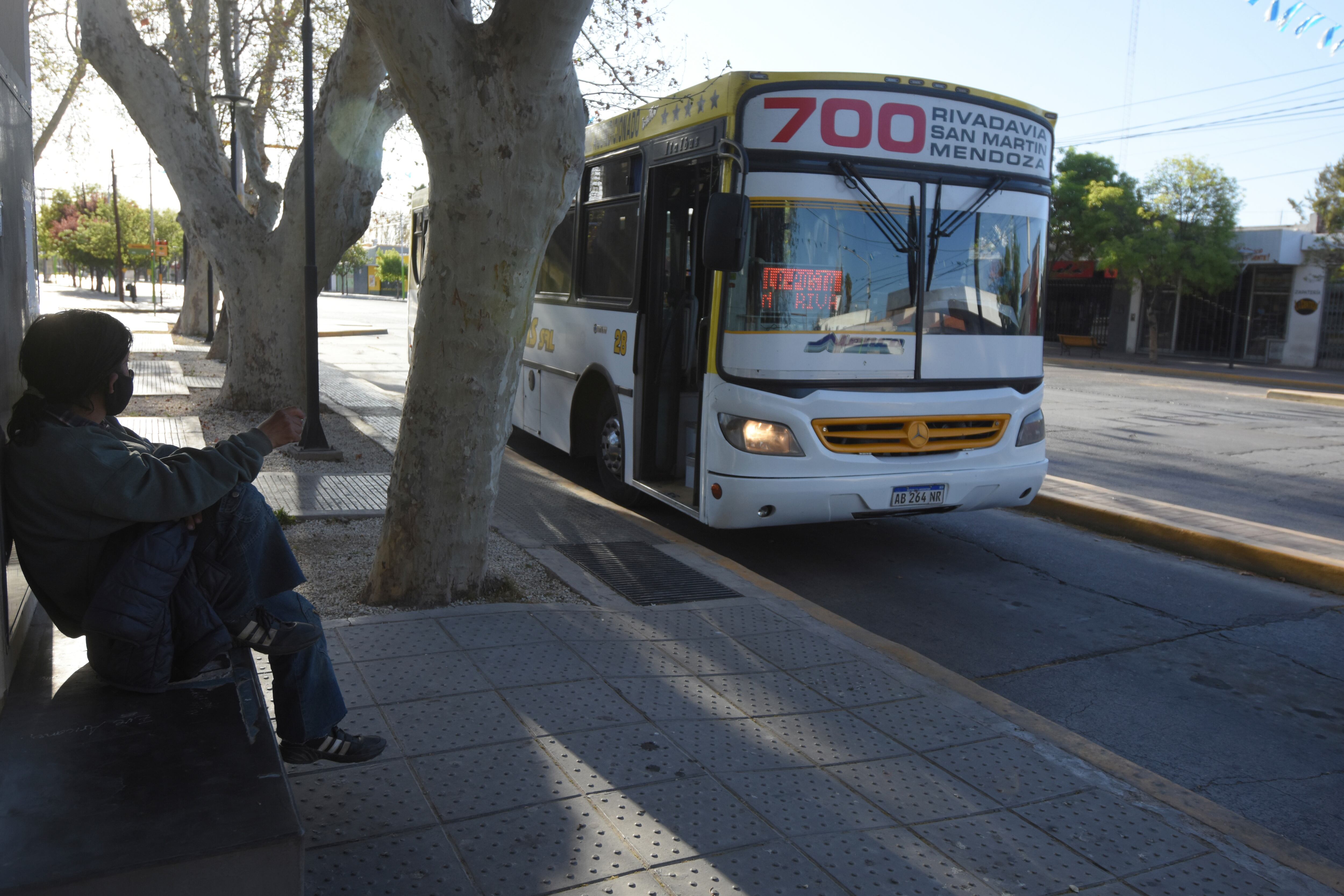 El transporte de pasajeros se redujo al 40% en toda la provincia.