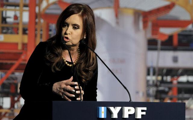 Cristina Kirchner durante el anuncio de expropiación de YPF.