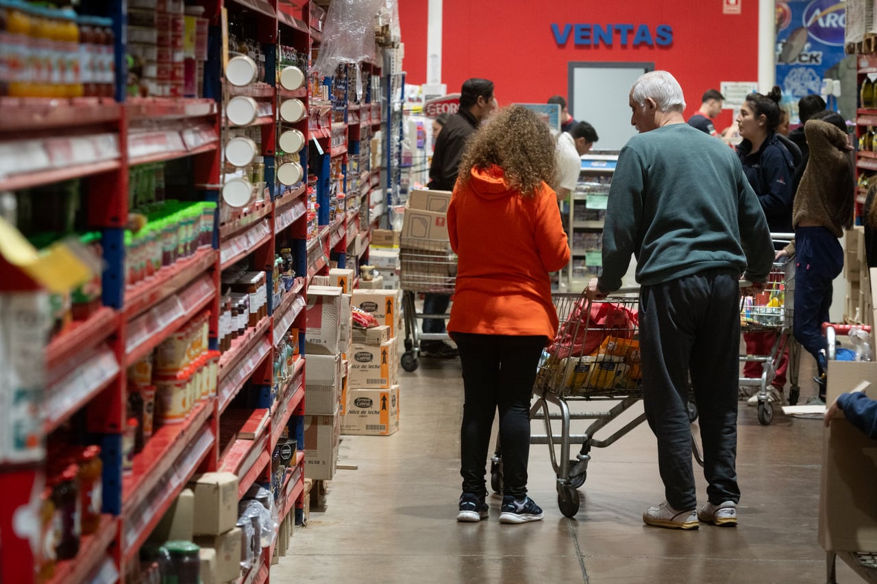 Las devolución del IVA también ha impulsado algunas compras. Foto: Ignacio Blanco / Los Andes 

