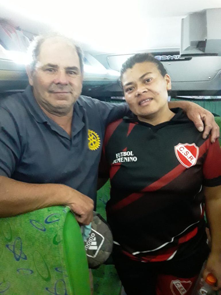 Un hombre hizo 50 kilómetros en su bicicleta para asistir al partido de fútbol de su hija. Foto: gentileza todojujuy.com