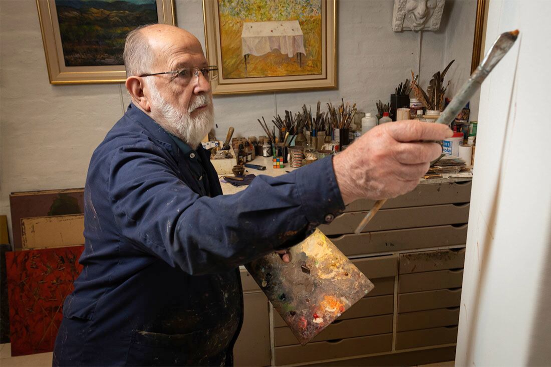 Retratos del pintor Antonio Sarelli en su taller. 

Foto: Ignacio Blanco / Los Andes  