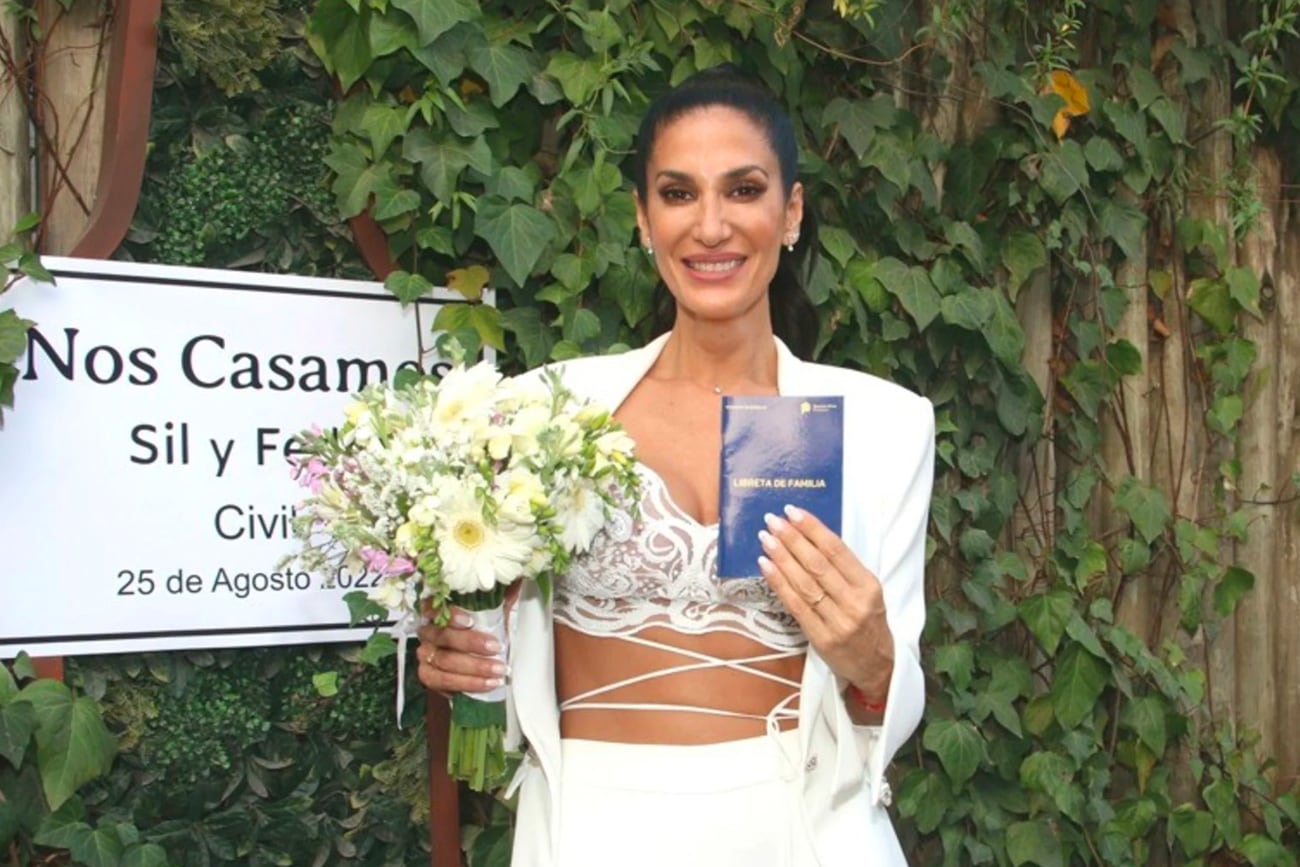 Silvina Escudero posó sin su novio después de su casamiento.