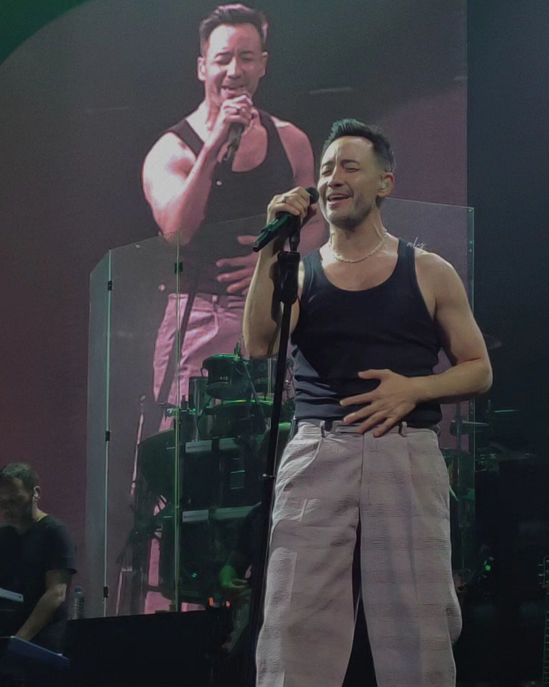 El artista se presentó como viene haciendo, en el Stadium Arena Maipú y encantó a miles de fans con su talento.