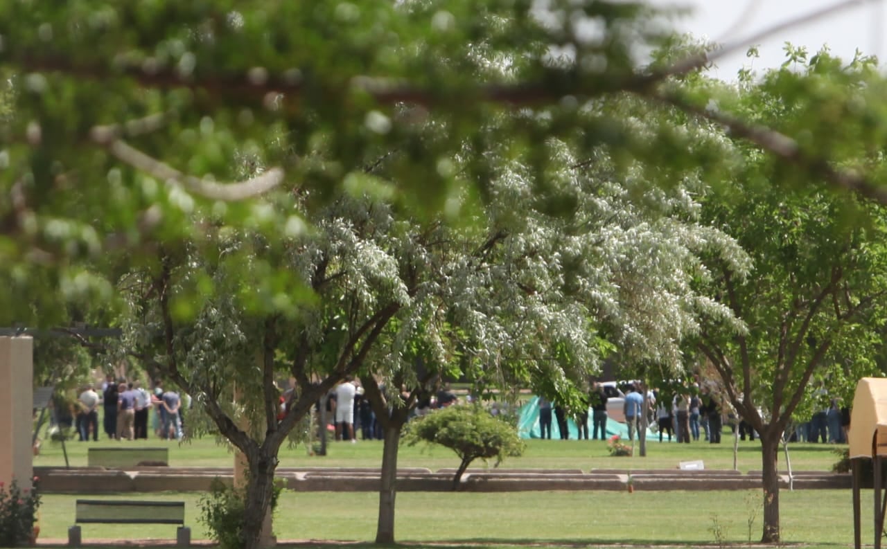 Cementerio en Las Heras. El último adiós a Francesca Mazza (12), la nena que murió en el parque recreativo de Córdoba (Foto: Los Andes)