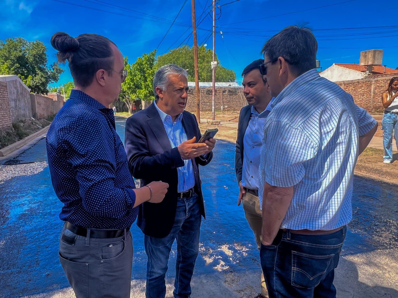 El gobernador Alfredo Cornejo y Francisco Lo Presti recorrieron trabajos viales en Las Heras. Foto: Prensa Las Heras