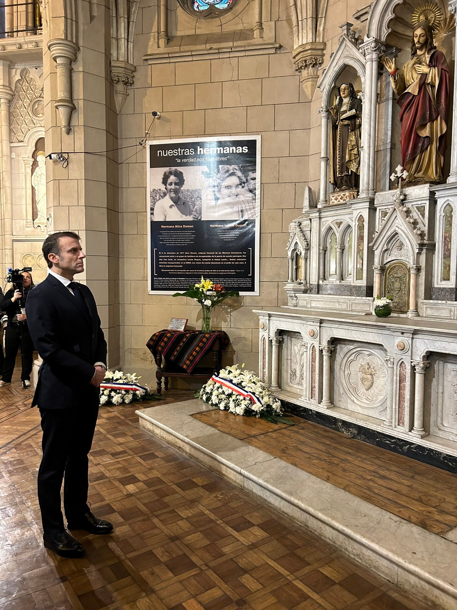 El presidente francés homenajeó a las víctimas de la última dictadura cívico militar. X