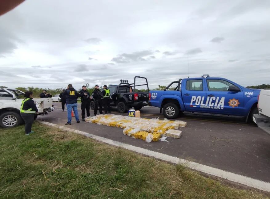 En el interior del vehículo había tonelada de marihuana más de 12.000 kilos de cogollos.