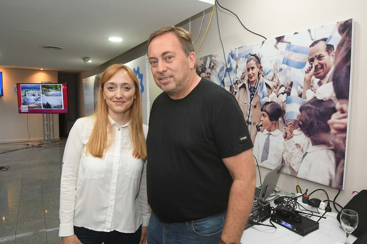 Martín Aveiro junto a Anabel Fernandez Sagasti.
 Foto: José Gutierrez / Los Andes