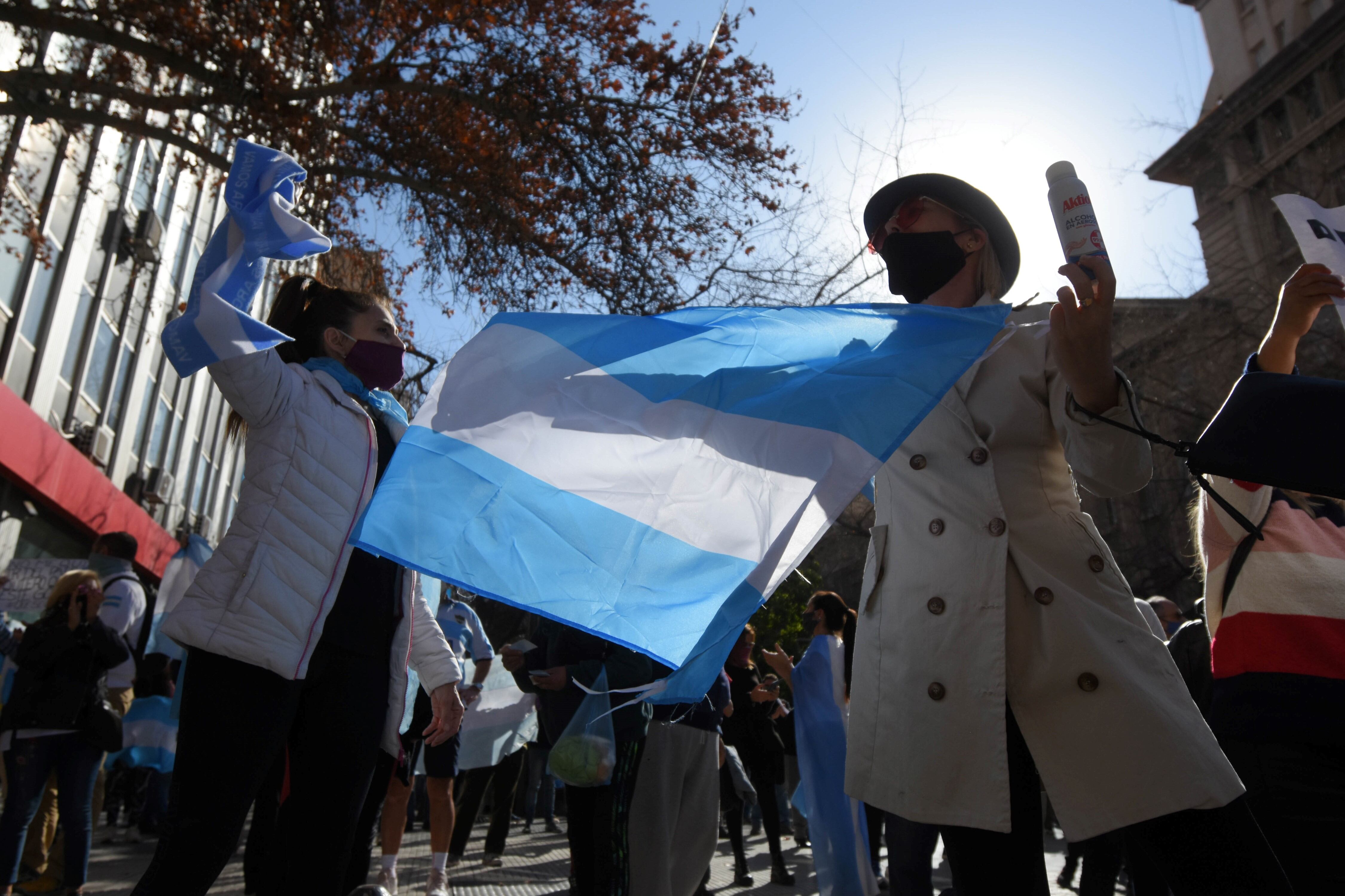 La Peatonal Sarmiento fue el escenario de la marcha denominada 17A.