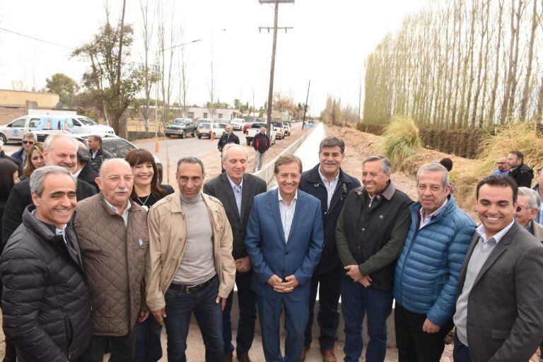 Rodolfo Suárez, Mario Abed y Sergio Marinelli inauguraron obras hídricas en San Martín.