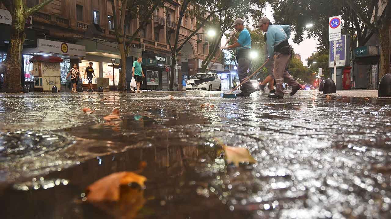 El Servicio Meteorológico Nacional suele emitir alertas para advertir sobre la ocurrencia de fenómenos meteorológicos en un determinado territorio.
Foto: José Gutierrez / Los Andes
