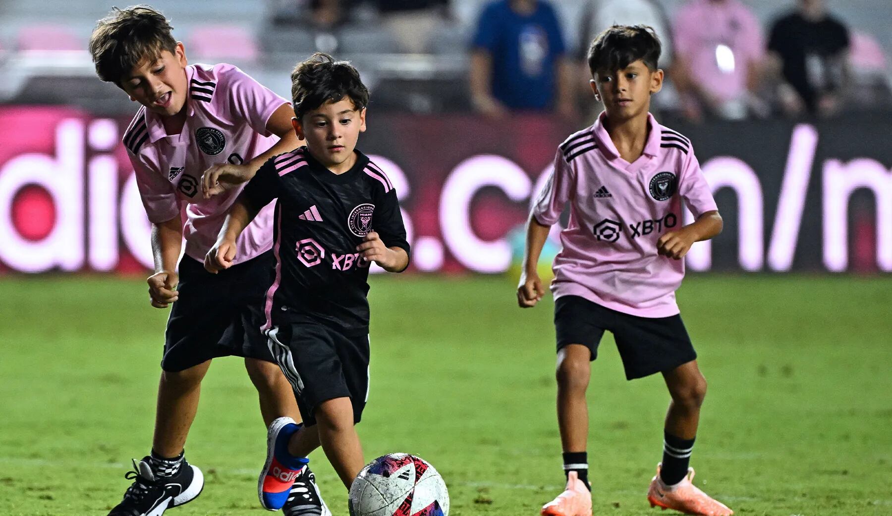 El hijo de Lionel Messi se mostró feliz en su primer entrenamiento en Inter Miami.