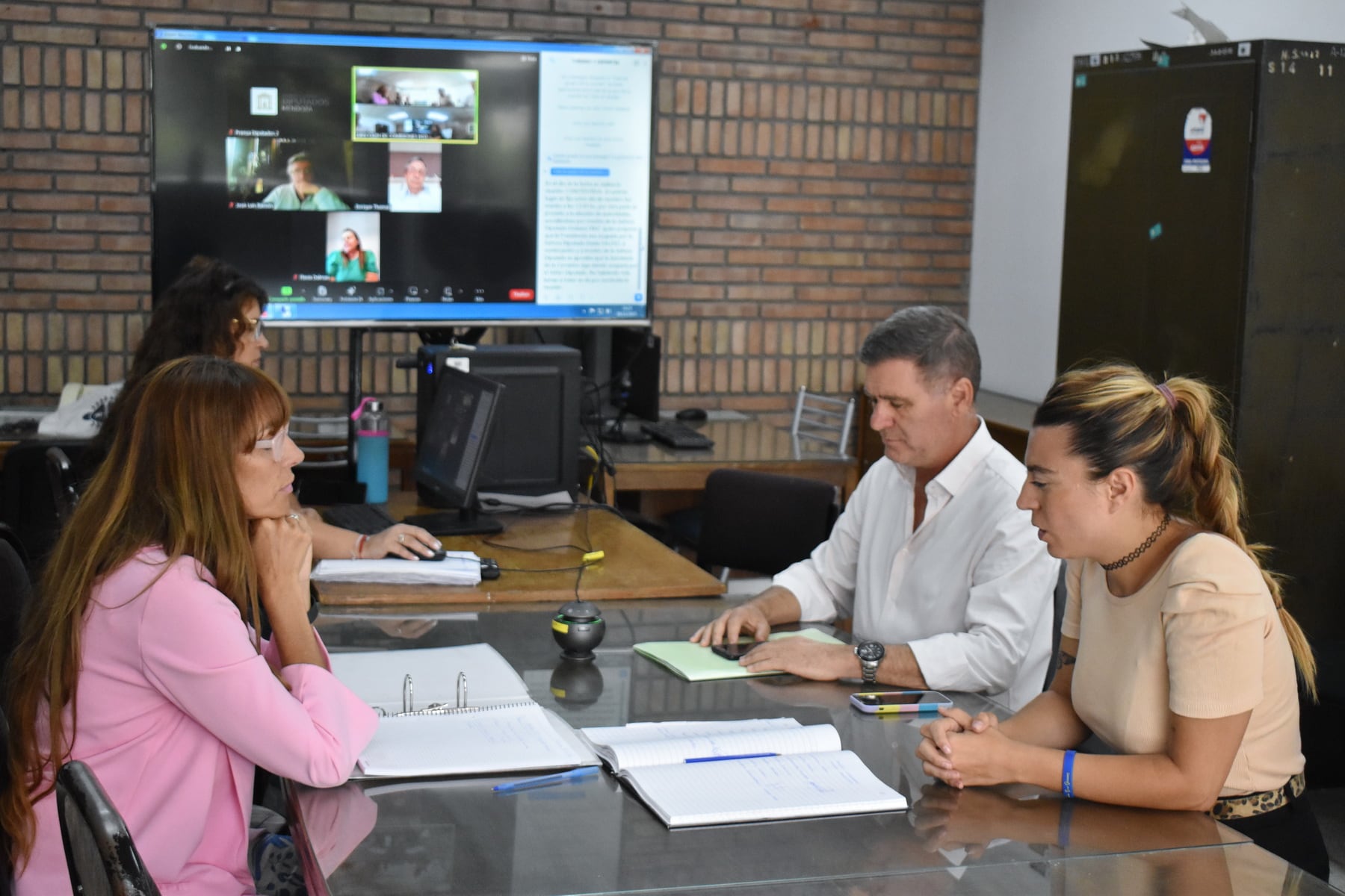 Una de las primeras reuniones de la Comisión de Turismo y Deportes de la Cámara de Diputados. Hay sólo dos presentes, el resto virtual. 