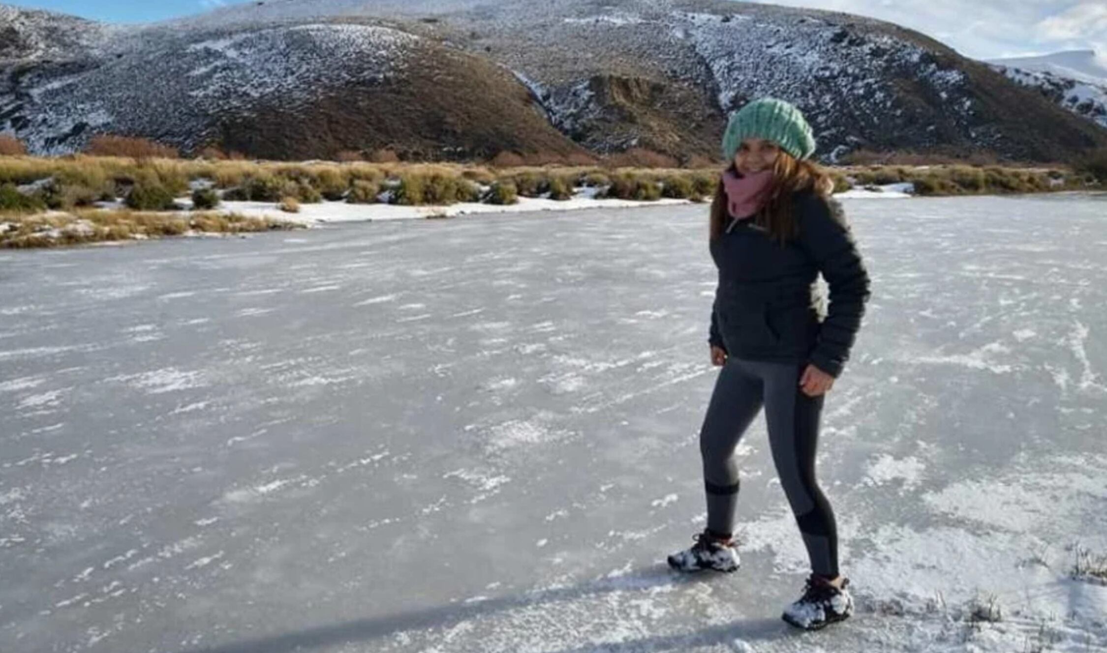 Se congeló un tramo del río Pichi Leufu. 