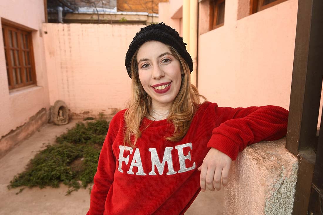 Desirée Rodriguez de 27 años, una de las personas atropelladas en el teatro Plaza de Godoy Cruz, ya está en su casa después de un mes internada.

Foto:José Gutierrez / Los Andes