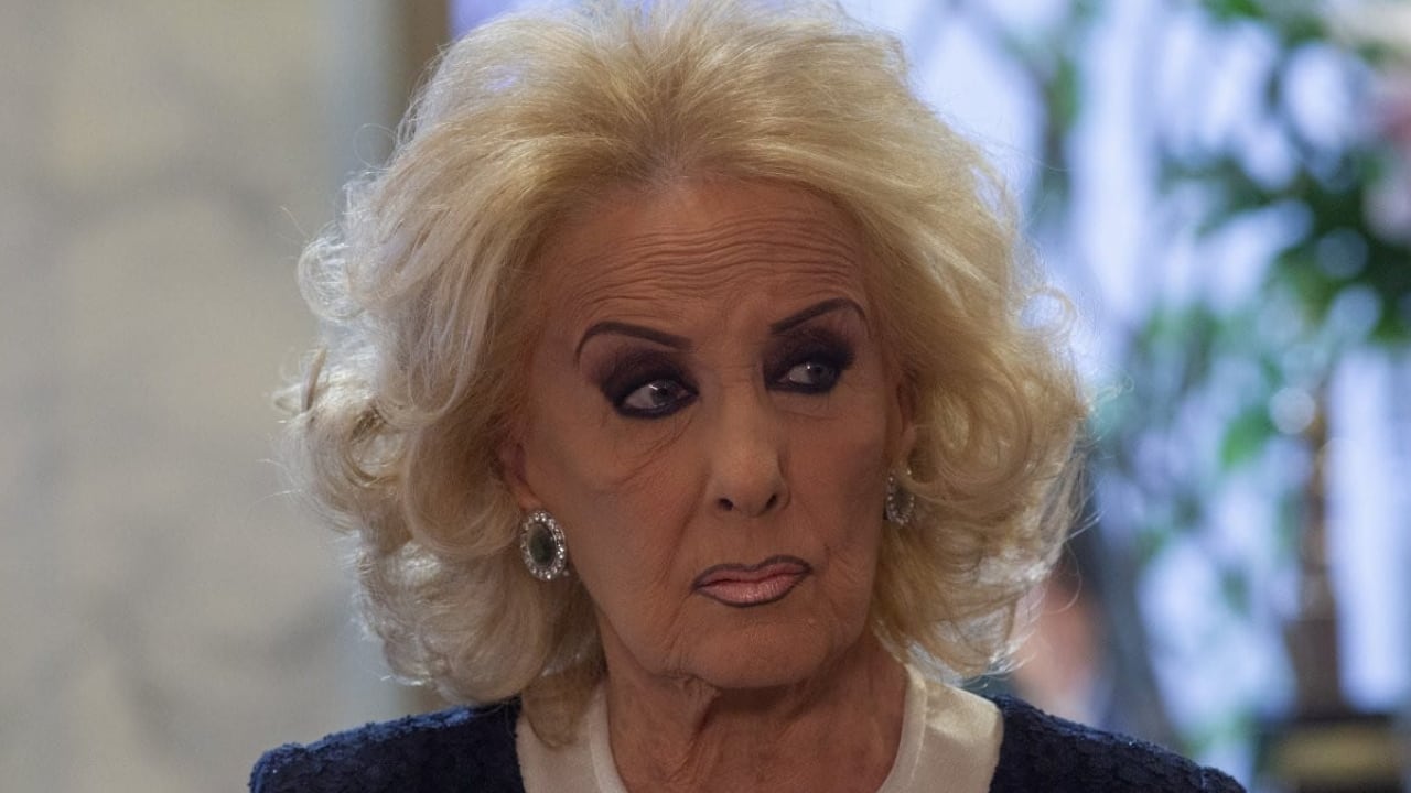 Mirtha Legrand sobre su estatua en Santa Fé.