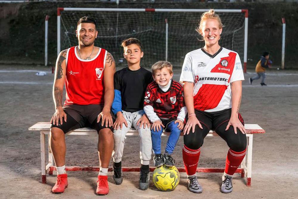 Juan Carlos Maldonado y Rebecca Schuster, junto a sus hijos Benjamín  y Sami