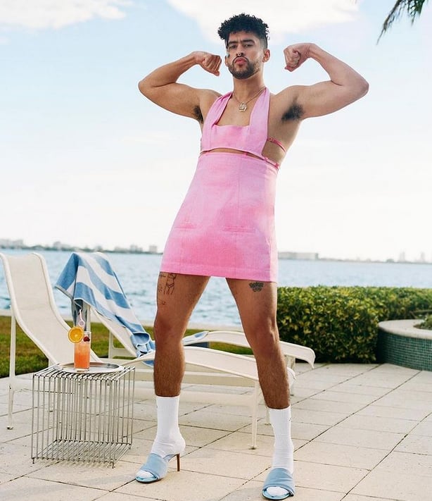 Bad Bunny y su vestido rosa