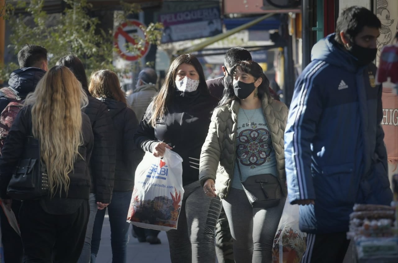 Las compras en comercios y reservas en restaurantes deben respetar el esquema de terminación de DNI - 