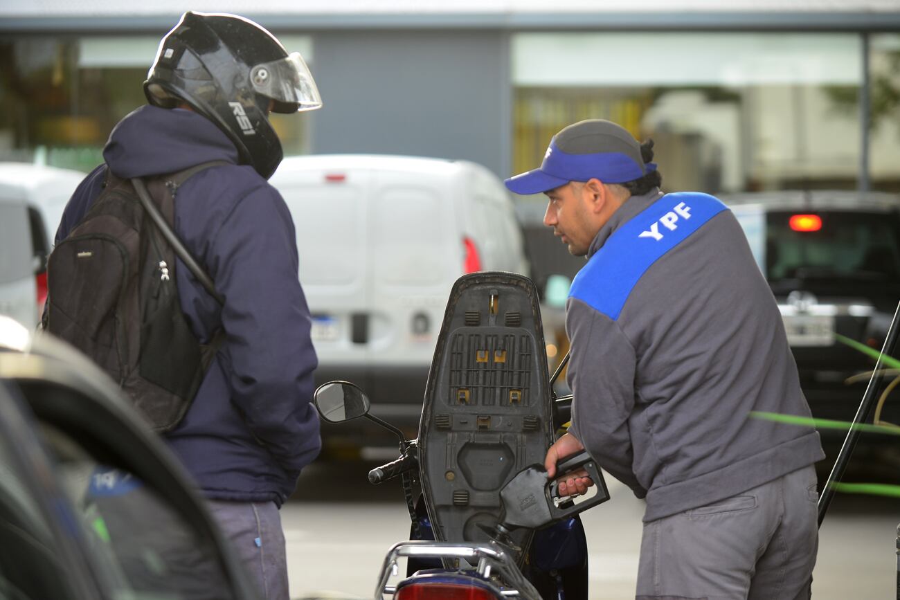 La petrolera YPF aumentó el precio de sus combustibles. Foto: Nicolás Bravo / La Voz