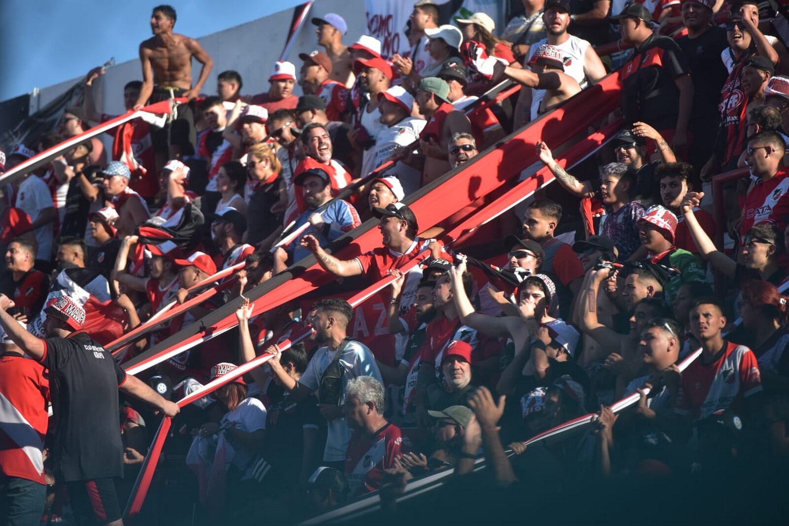 Segunda final por el ascenso entre Deportivo Maipú y Deportivo Riestra en cancha de Instituto de Córdoba.  (Facundo Luque / La Voz)