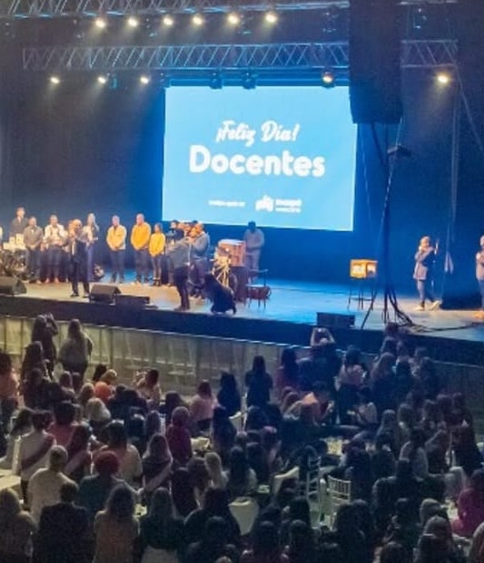 El intendente Matías Stevanato celebró con docentes de Maipú el Día del Maestro.