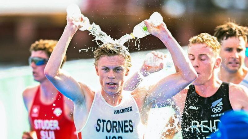 Doble refrigeración durante el caluroso triatlón masculino de Tokyo 2020.