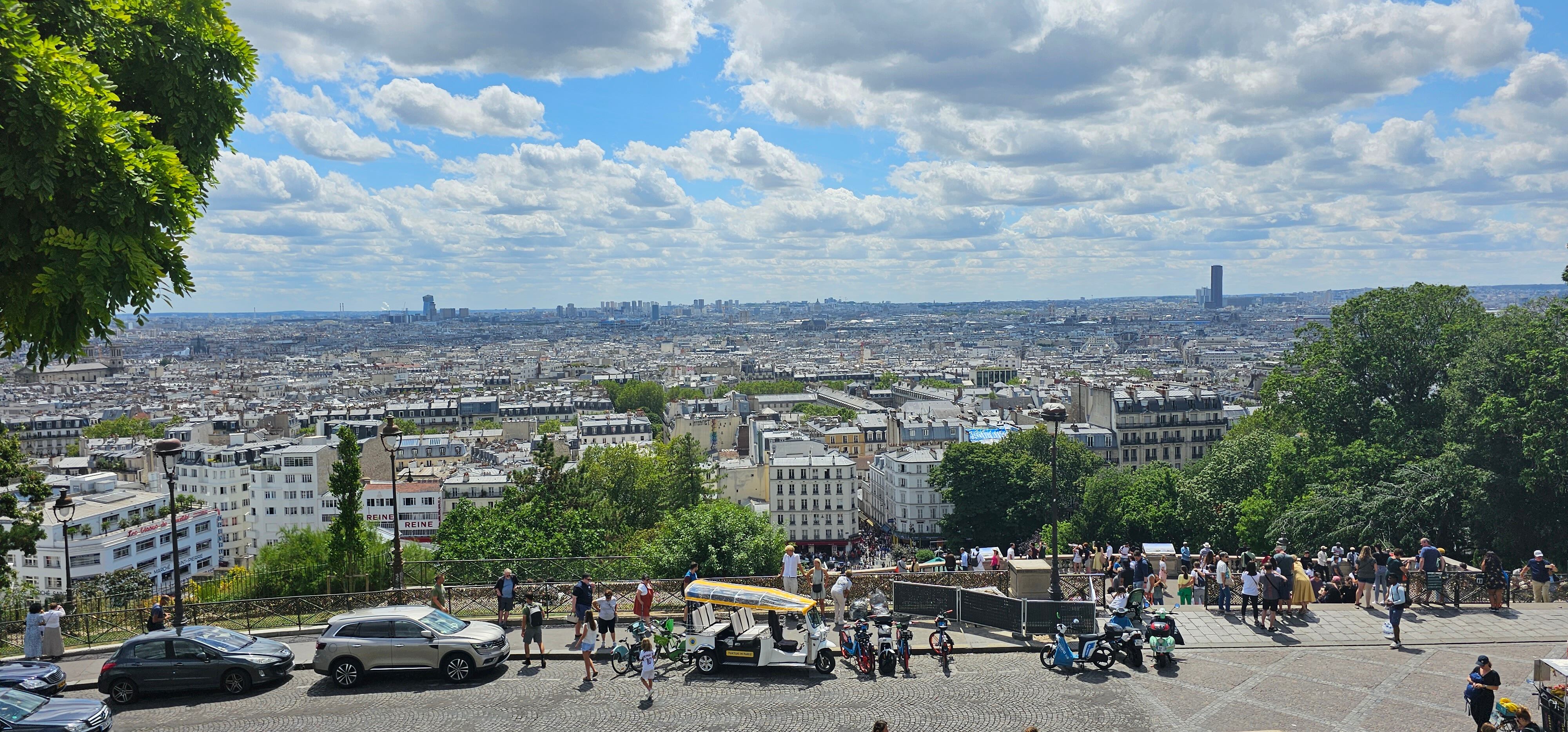 Samsung Galaxy S23. Panorámica con fiesta de colores. París desde lo alto de Sagrado Corazón.