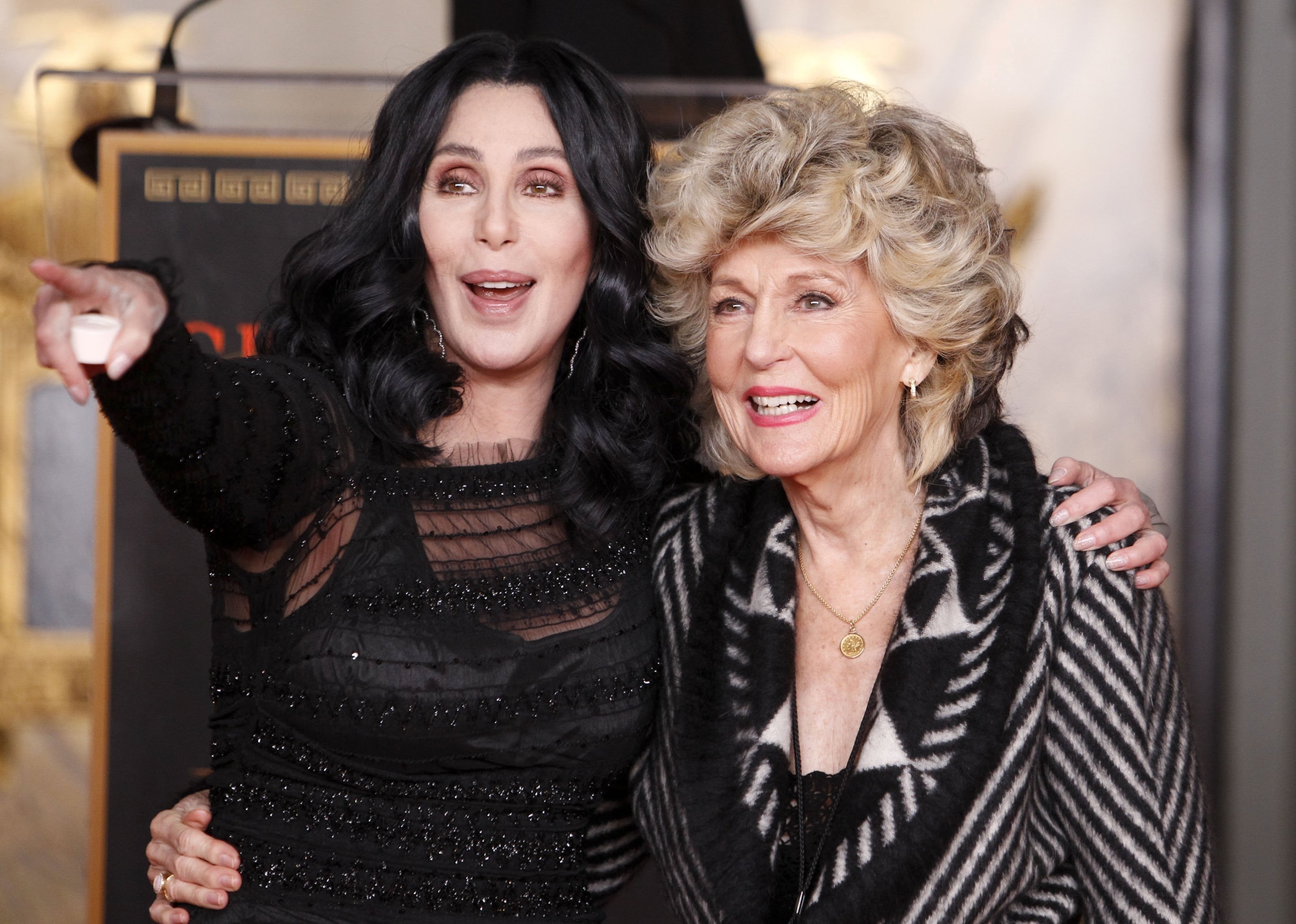 Cher cumple 75 años y luce espléndida