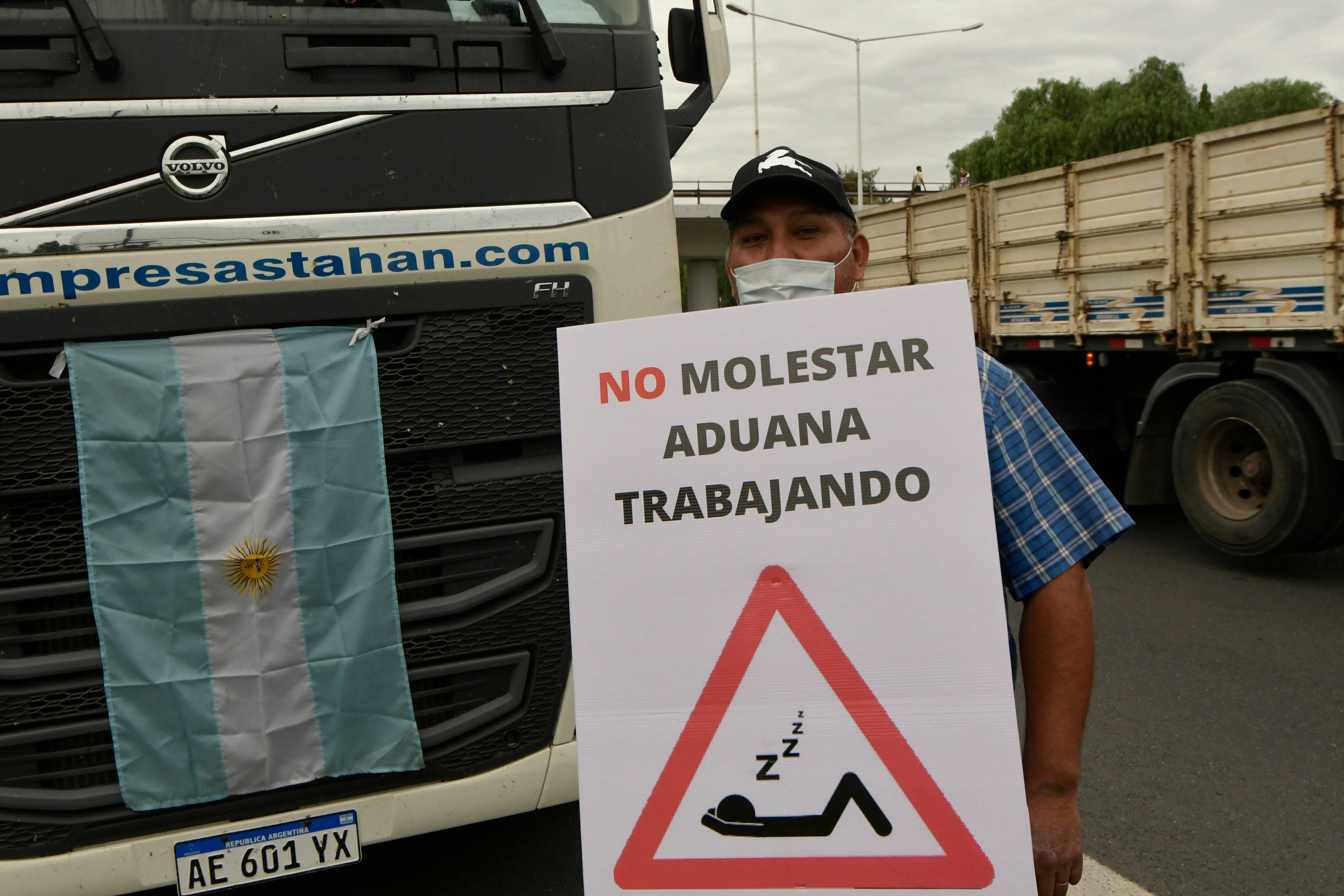 Manifestación de los camioneros, reclaman agilidad en los controles aduaneros de Uspallata