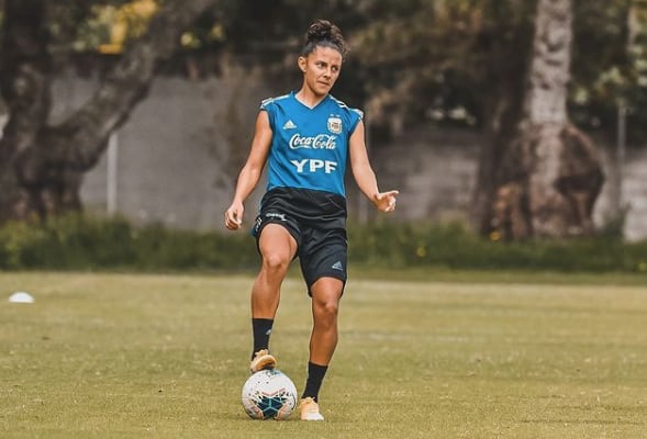 Julieta Cruz en la selección argentina de fútbol femenino.