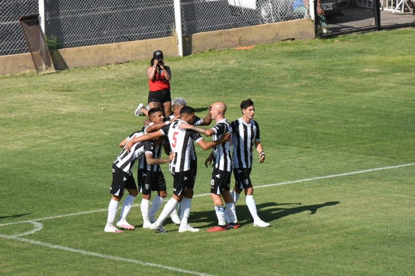 Gimnasia y Esgrima derrota por 1-0 a Sarmiento de Junín con un tanto de Santi González.