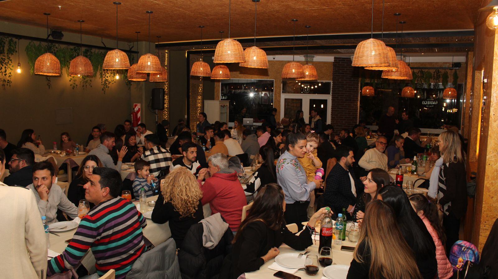 Este miércoles 12 de julio se inauguró una nueva sucursal y los chicos de El Gallego abrieron sus puertas para recibir a algunos de sus clientes. - Foto: Nicolás Guevara