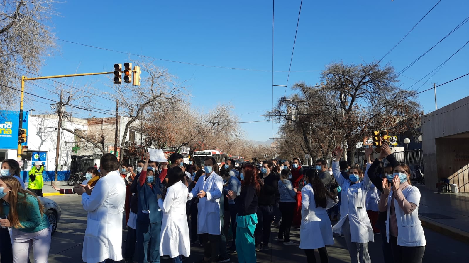 Reclamo médicos residentes hospital Central. 